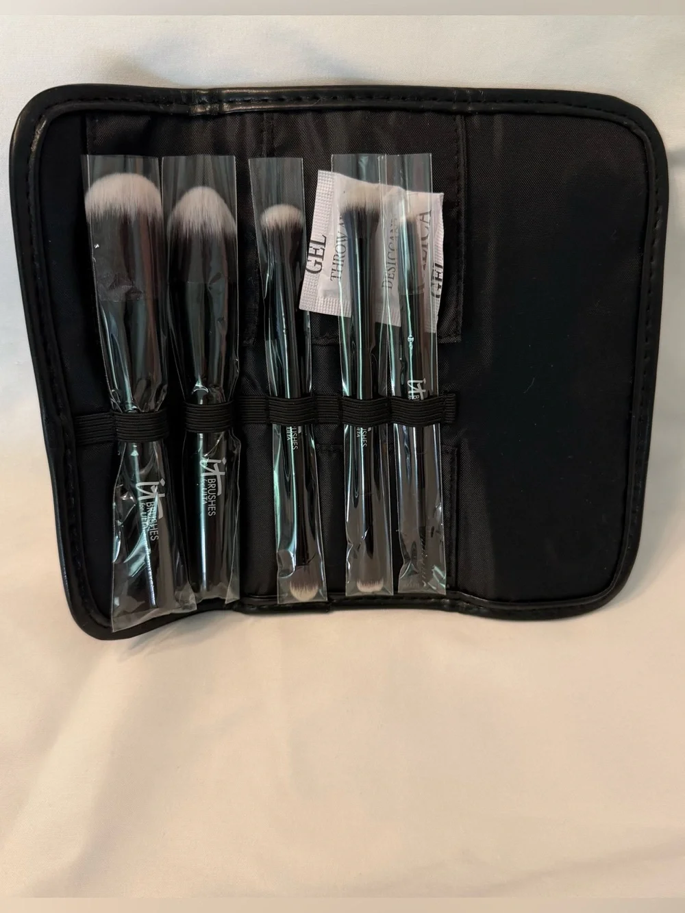 it cosmetics Your Multi-Tasker Deluxe 6 Piece Dual-Ended Travel Brush Set